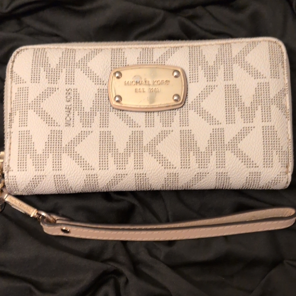 Michael Kors Beige Logo Wristlet - Picture 14 of 14